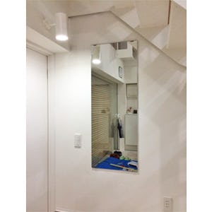 鏡の取り付け・交換の施工出張の事例 - 階段下の姿見(N様)