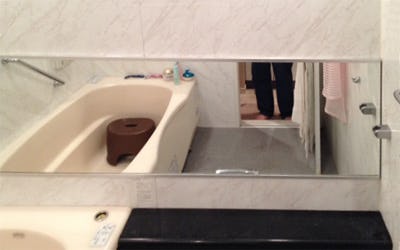 鏡の取り付け・交換の施工出張の事例 - 浴室用の鏡(防湿ミラー)(F様)