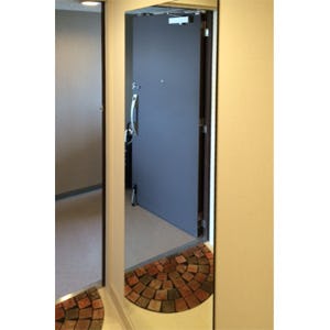 鏡の取り付け・交換の施工出張の事例 - 玄関の姿見(K様)
