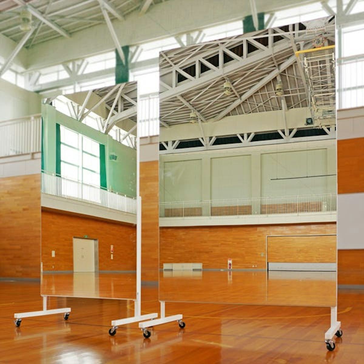 学校・ダンス部用のミラー - 移動式スポーツミラーは体育館での使用におすすめ