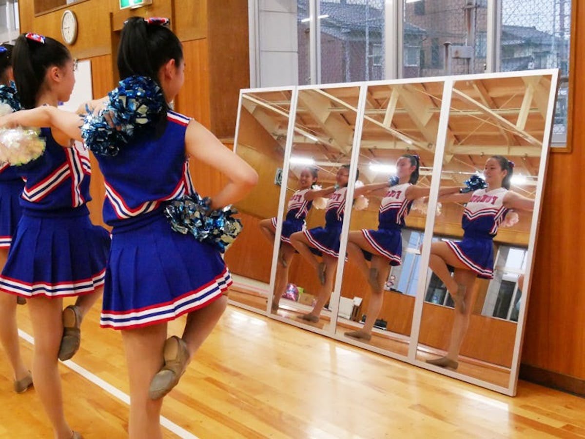 学校・ダンス部用のミラー - 簡単に持ち上げられる「フィルムミラー」