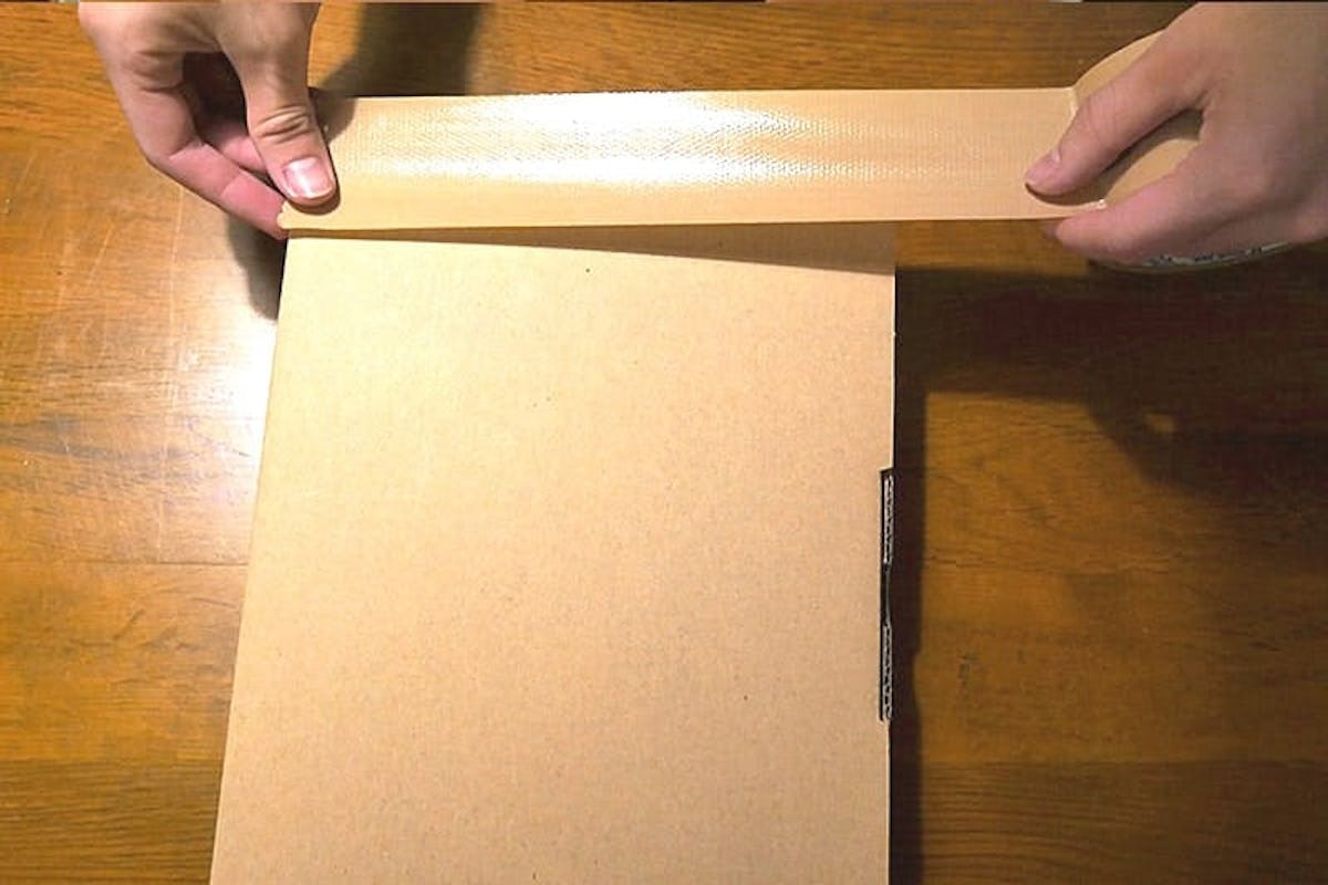 ガムテープで留める