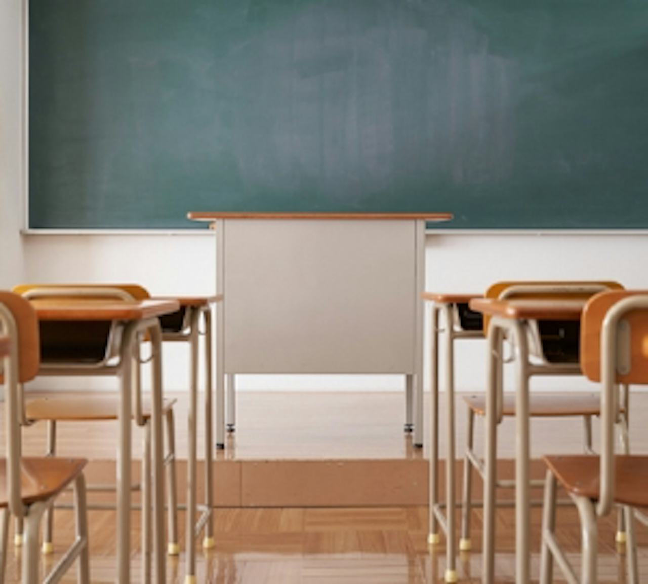 学校に必要な鏡 すべて当社で手配します