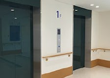 エレベーターに鏡がある理由・種類を解説