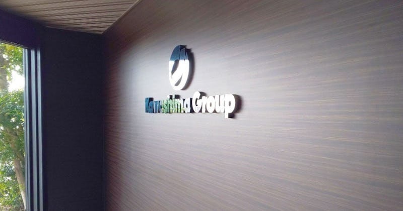 箱文字の表面板として「アルミミラー」を加工した事例(静岡県A社様)