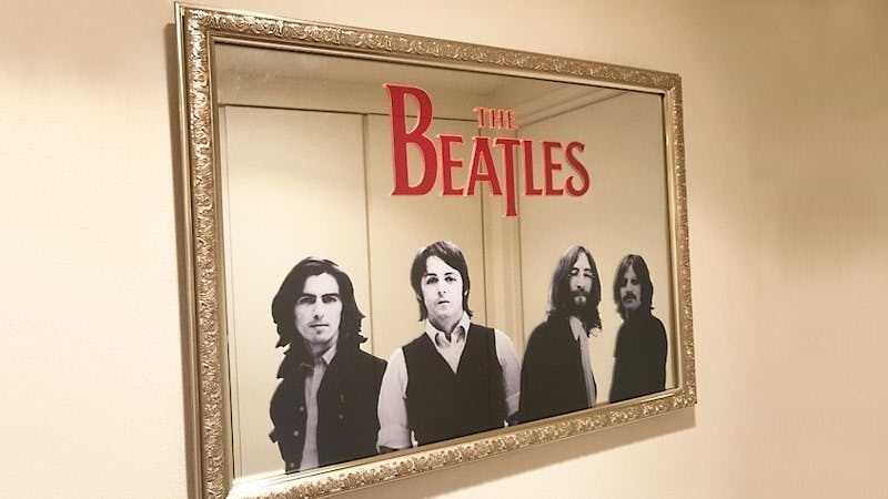 鏡に印刷！ビートルズの「パブミラー」を製作した事例(千葉県船橋市 W様)