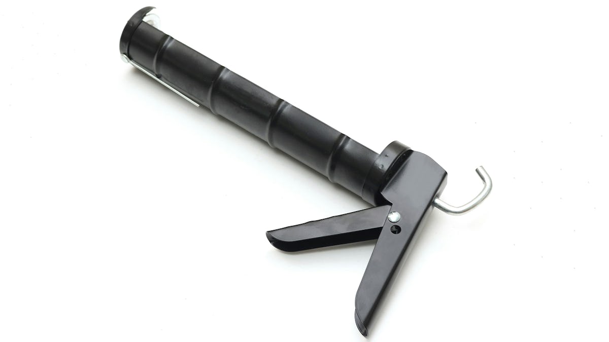 横長の洗面鏡の取り付けに使える「コーキングガン」