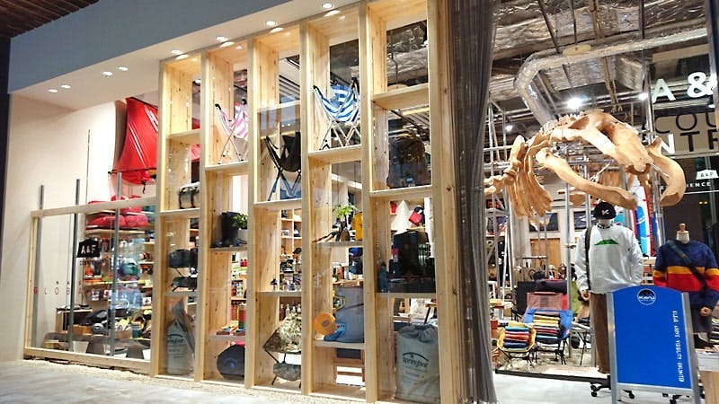 店舗の内装に「透明ガラス」と「普通ミラー」を使用した事例(栃木県芳賀郡Ｓ様)