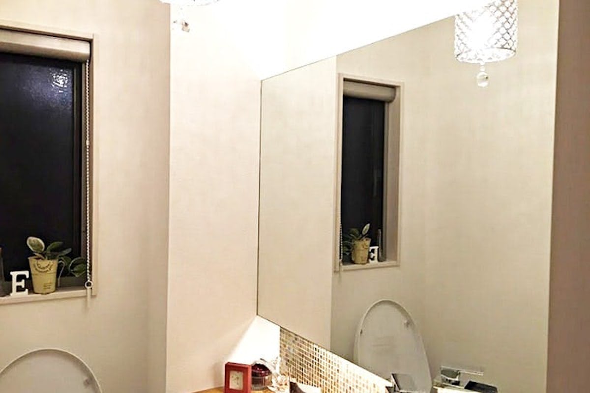 トイレ壁面に「ガラスミラー(5ミリ)」を設置したI様の事例(2)