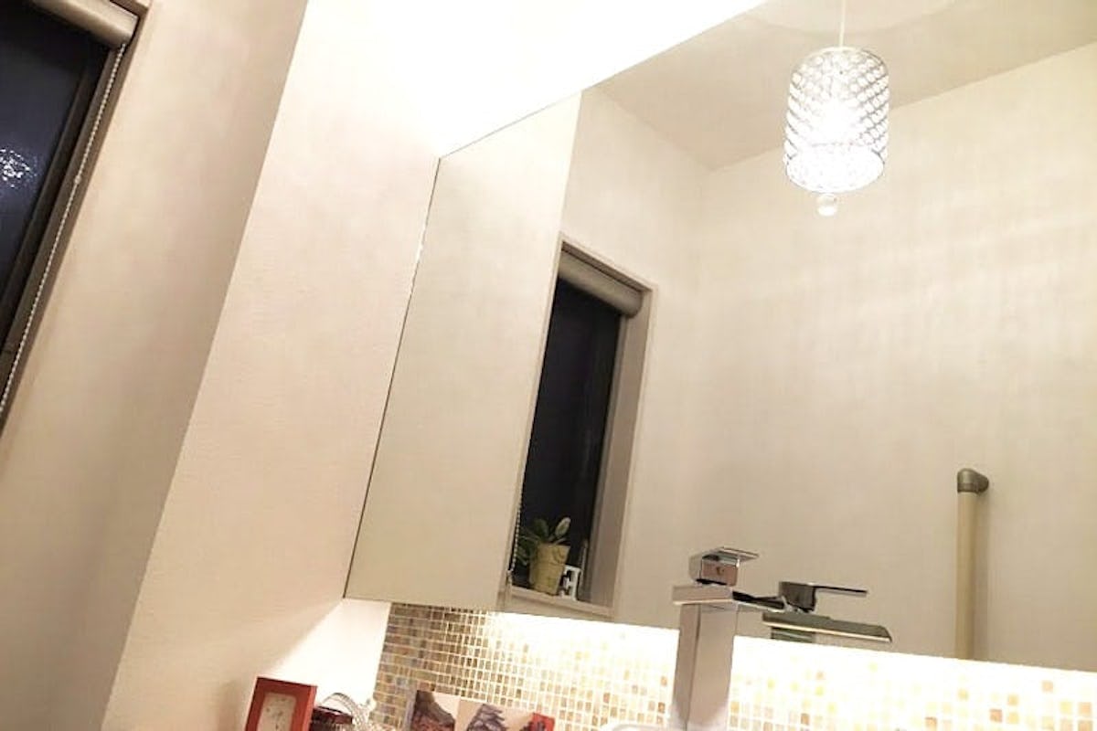 トイレ壁面に「ガラスミラー(5ミリ)」を設置したI様の事例(2)