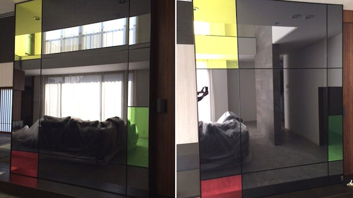 お客様事例 : リビングの壁面装飾に「カラー合わせミラー」を使用した事例(群馬県前橋市 U様)