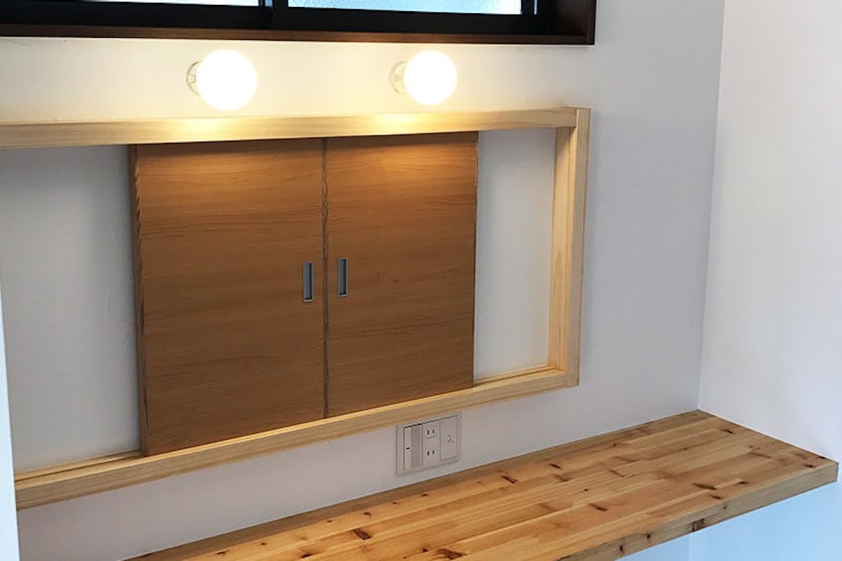 リフォームの際に設置したメイク用ミラー(2)