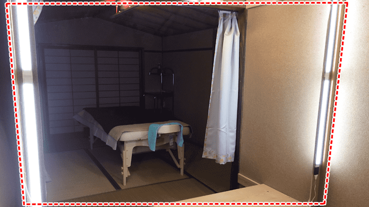 お客様事例 : アロマエステサロンの姿見に「高透過ミラー」を設置した事例(大阪府大阪市 N様)