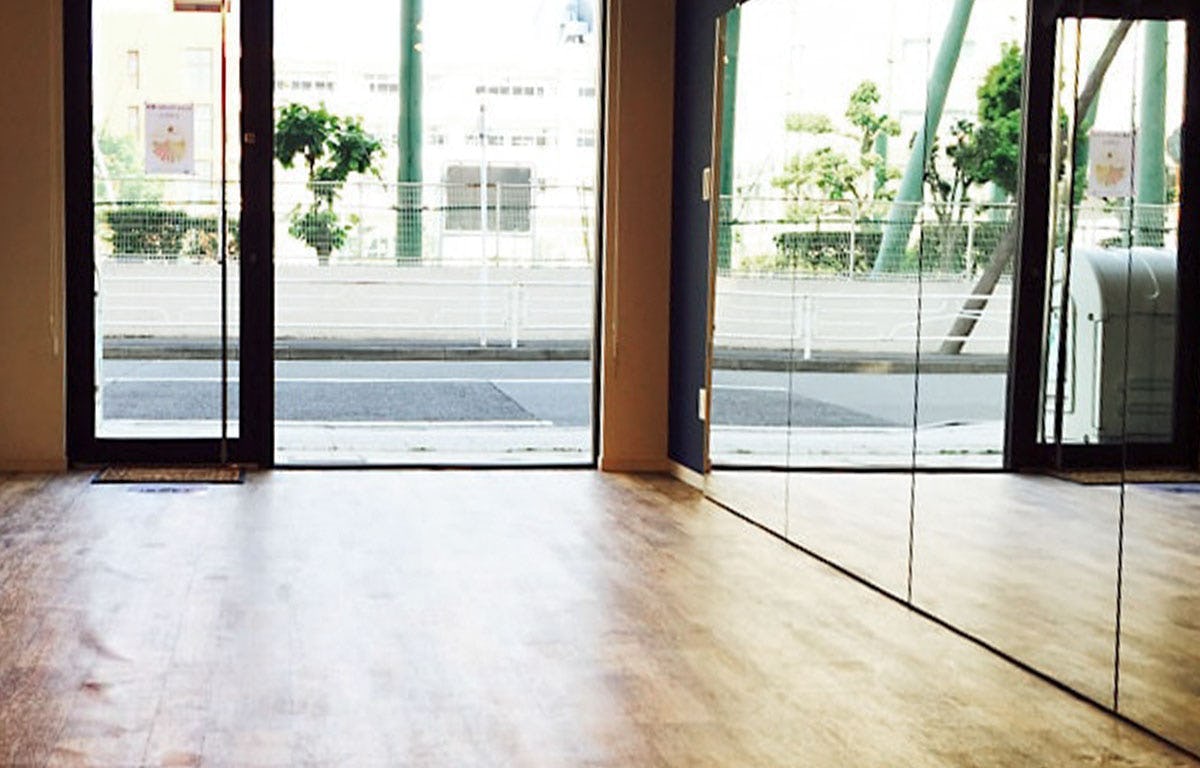 カルチャーセンターのヨガ教室用にパネルミラーを設置／U様