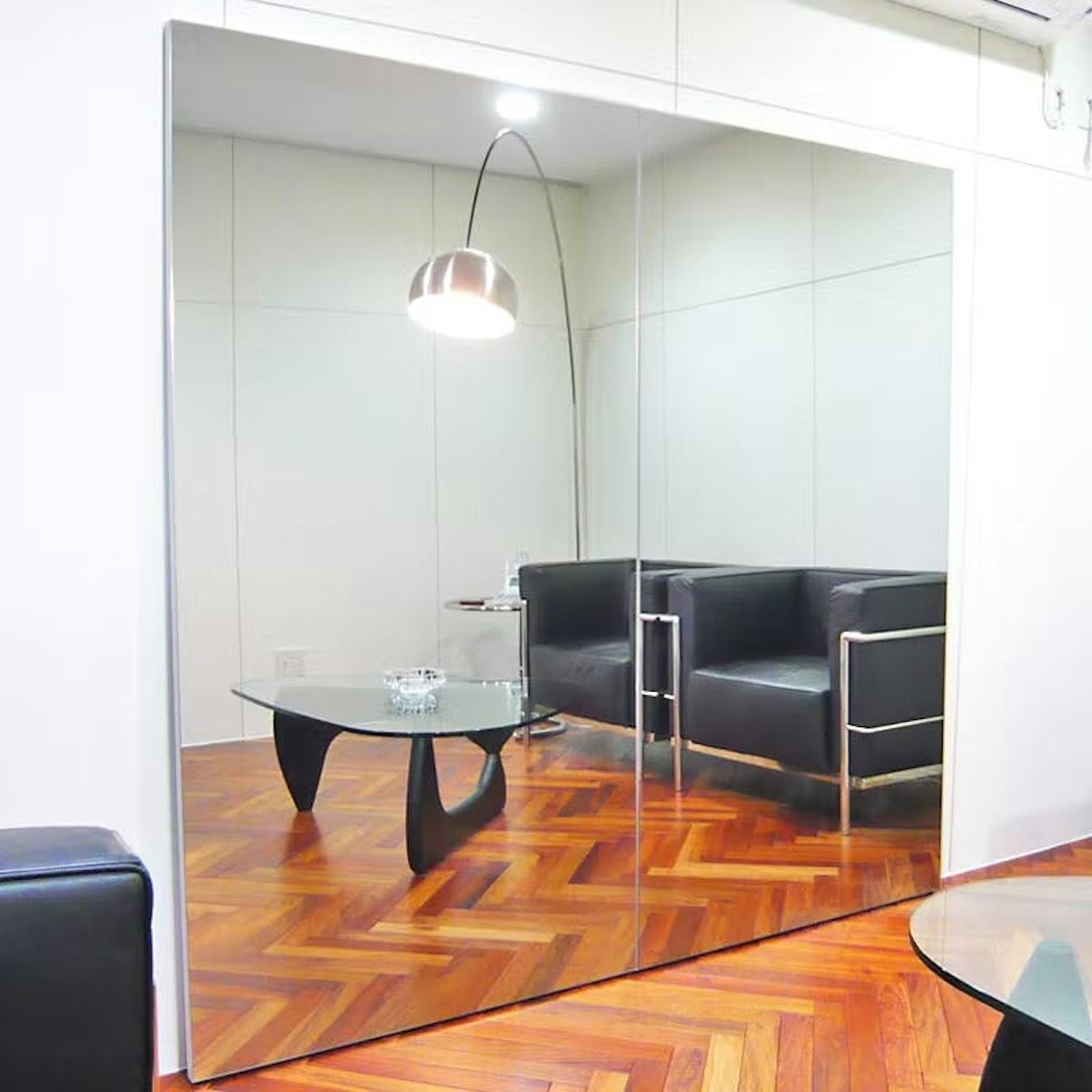 DIYで設置できるパネルミラー