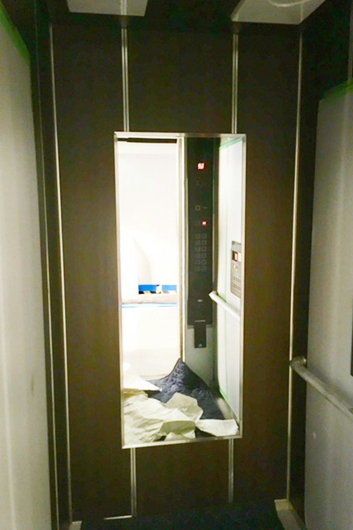 マンション内のエレベーターに設置したエレベーターミラー／K様