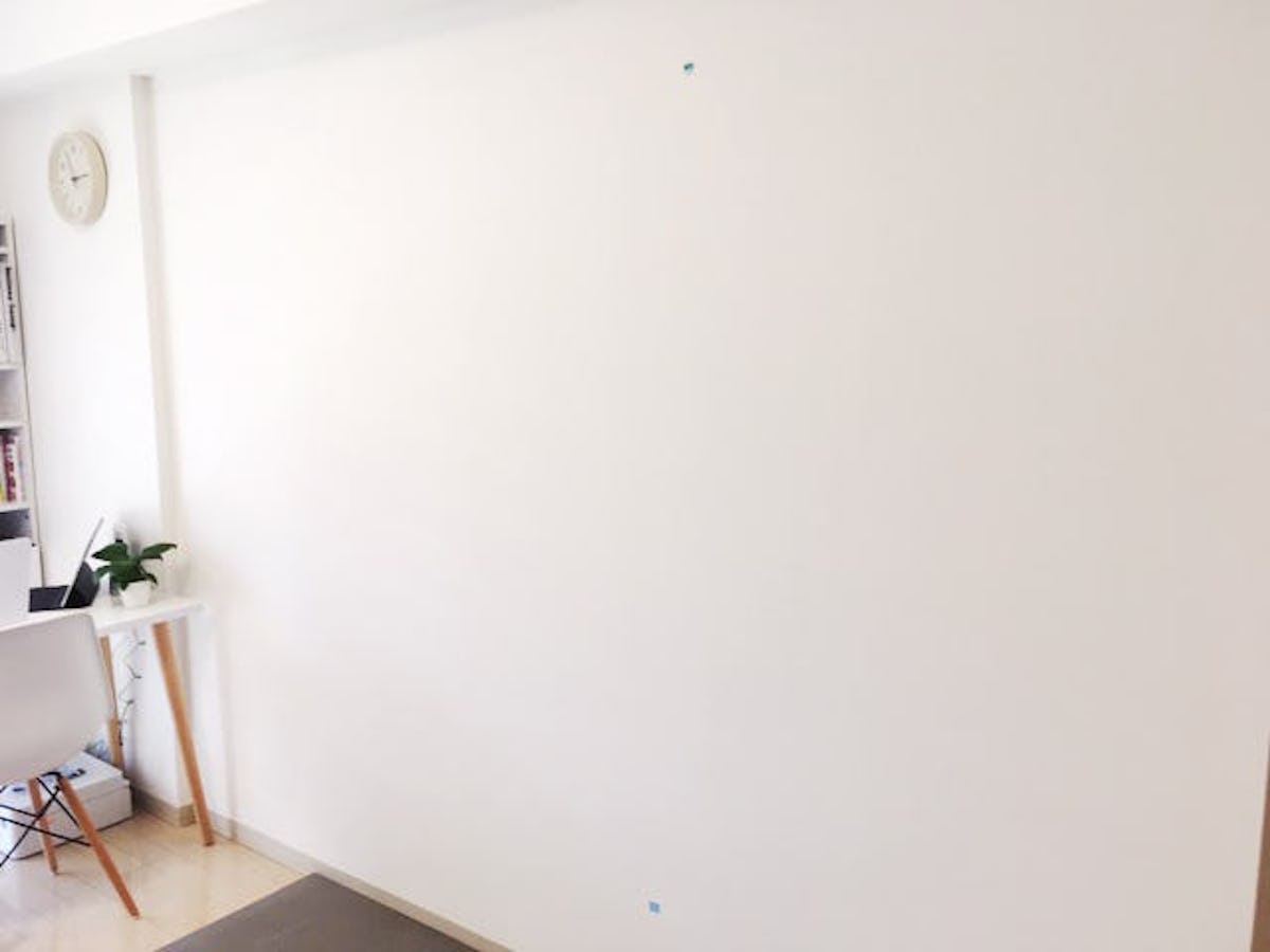 ホームジム用の鏡／設置前の壁