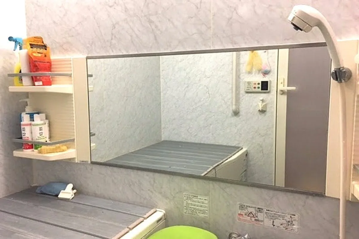 ご自身で横長の浴室鏡を防湿ミラーHGに交換／Y様 - 交換後