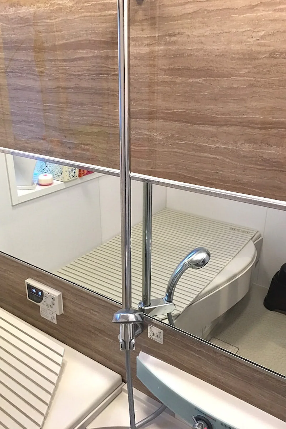 腐食や水垢で汚れた横長の浴室鏡を防湿ミラーHGに交換／K様 - 交換後(1)