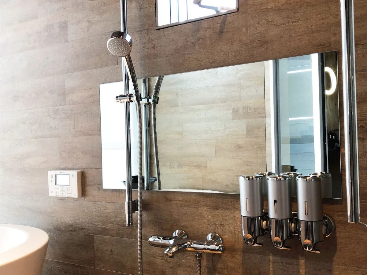 新築の浴室に横長の防湿ミラーHGを設置／N様