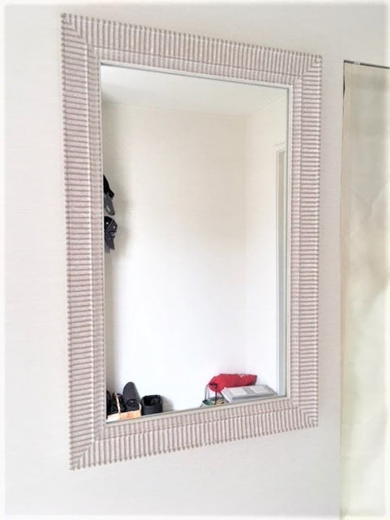 玄関の姿見に バロック調ミラーシリーズ「58-9092」を使用した事例 (東京都練馬区 N様)