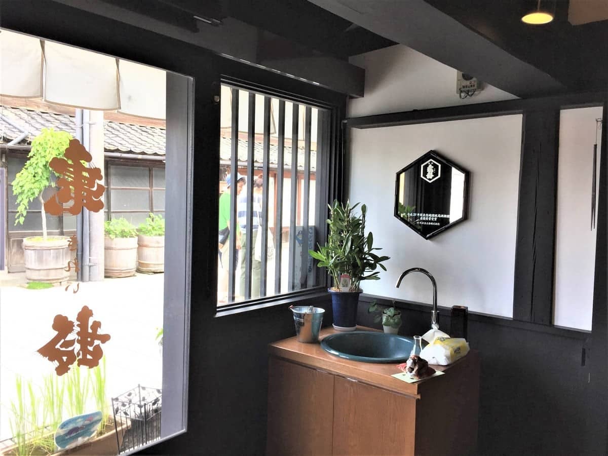 店舗の装飾鏡に使用した「和風モダンミラーシリーズ　10-6554」 -1