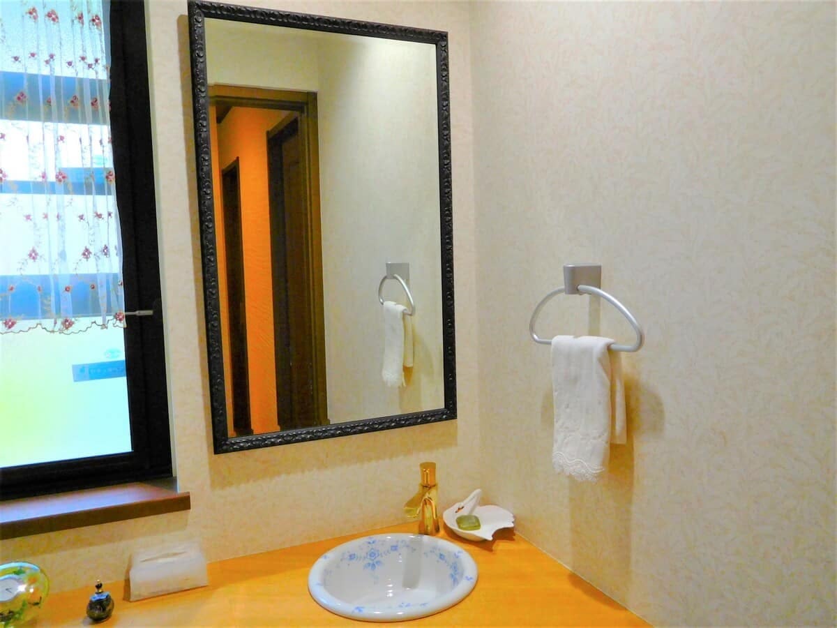 洗面所に使用したアンティークミラー