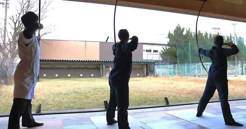 弓道部の練習に「移動式スポーツミラー」と「パネルミラー」を使用した事例 (H高校 弓道部様)