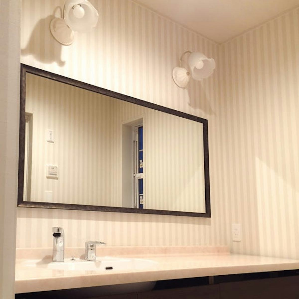 洗面所ミラーに使用したアンティークミラー