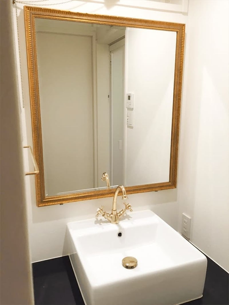 洗面所の鏡に！アジアンミラーシリーズ「A-682G」を使用した事例