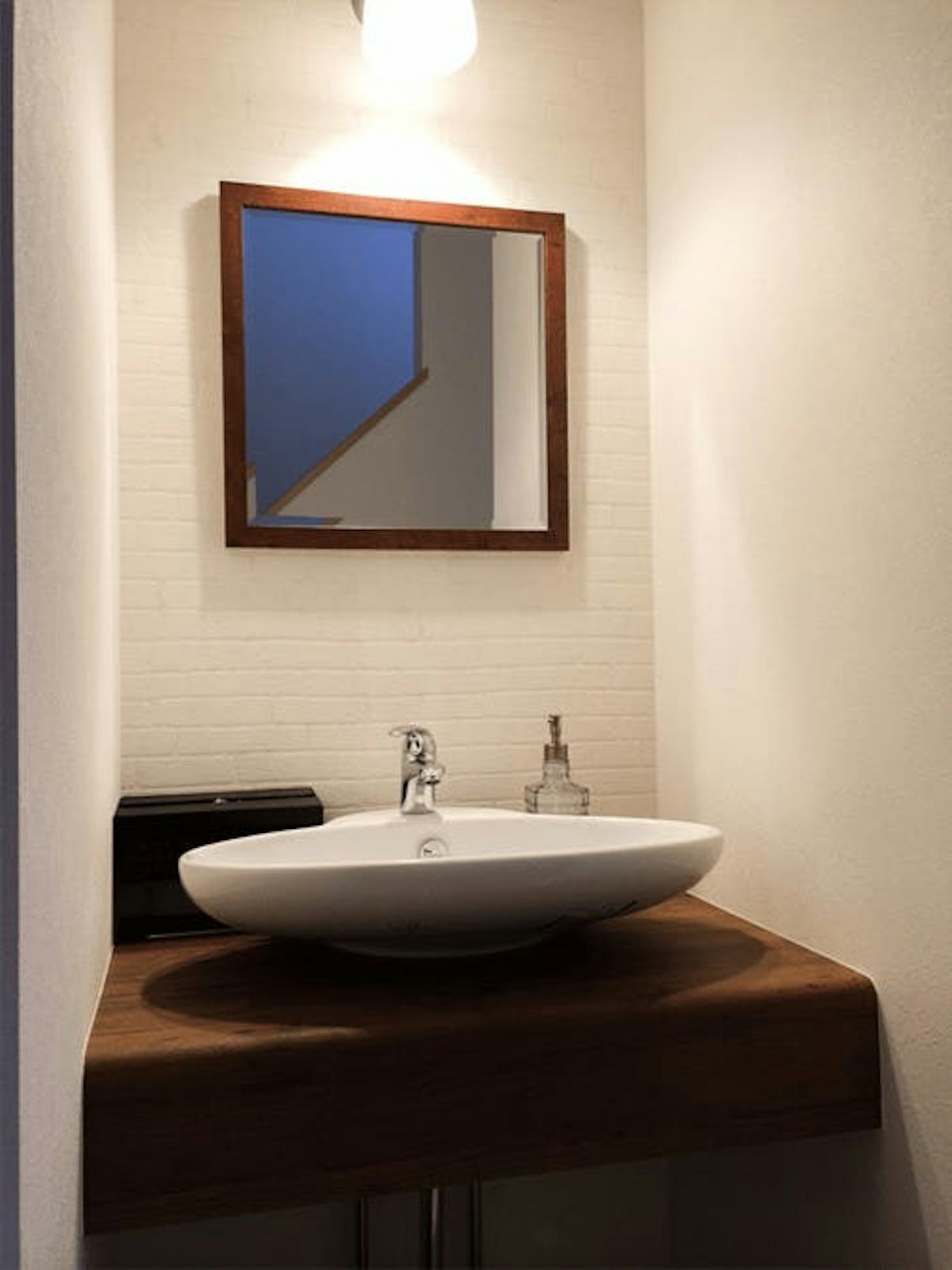 洗面所に使用したアンティークミラー