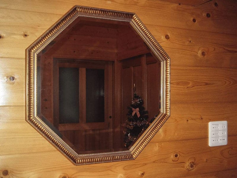 八角形ミラーで室内を装飾！「アジアンミラーシリーズ」を使用した事例
