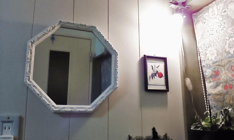 上品な装飾鏡に！八角形のカジュアルミラーシリーズ「A-20161」を使用した事例