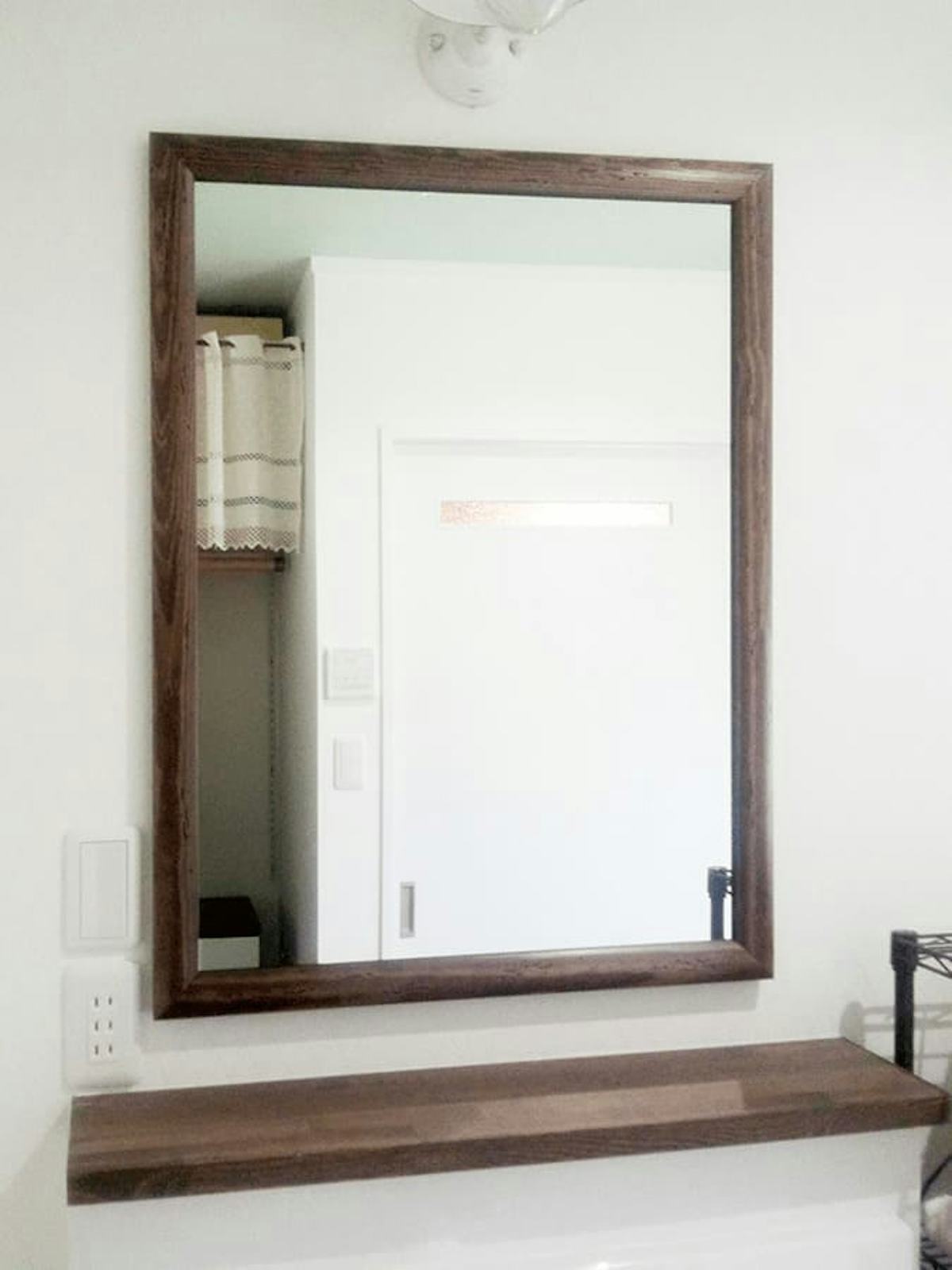 洗面所の鏡に使用した「和風モダンミラーシリーズ B-39008R」 -1