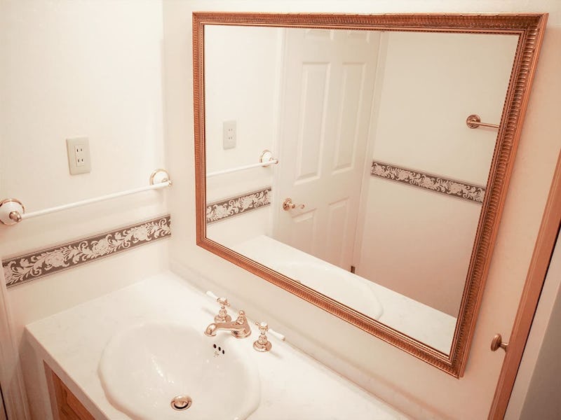 こだわりの洗面所に！アジアンミラーシリーズ「A-682G」を使用した事例 (千葉県千葉市 E様)