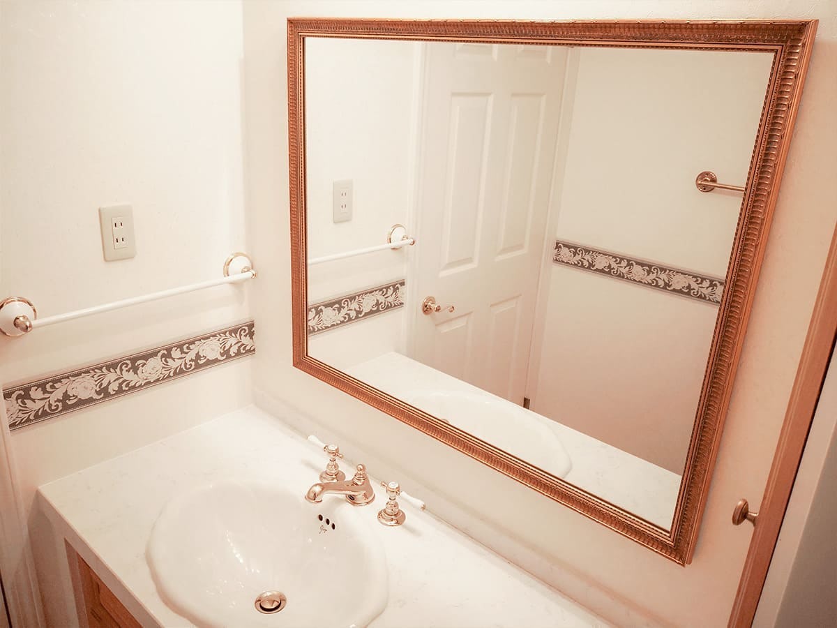 洗面所の鏡に使用した「アジアンミラーシリーズ A-682G」 -1