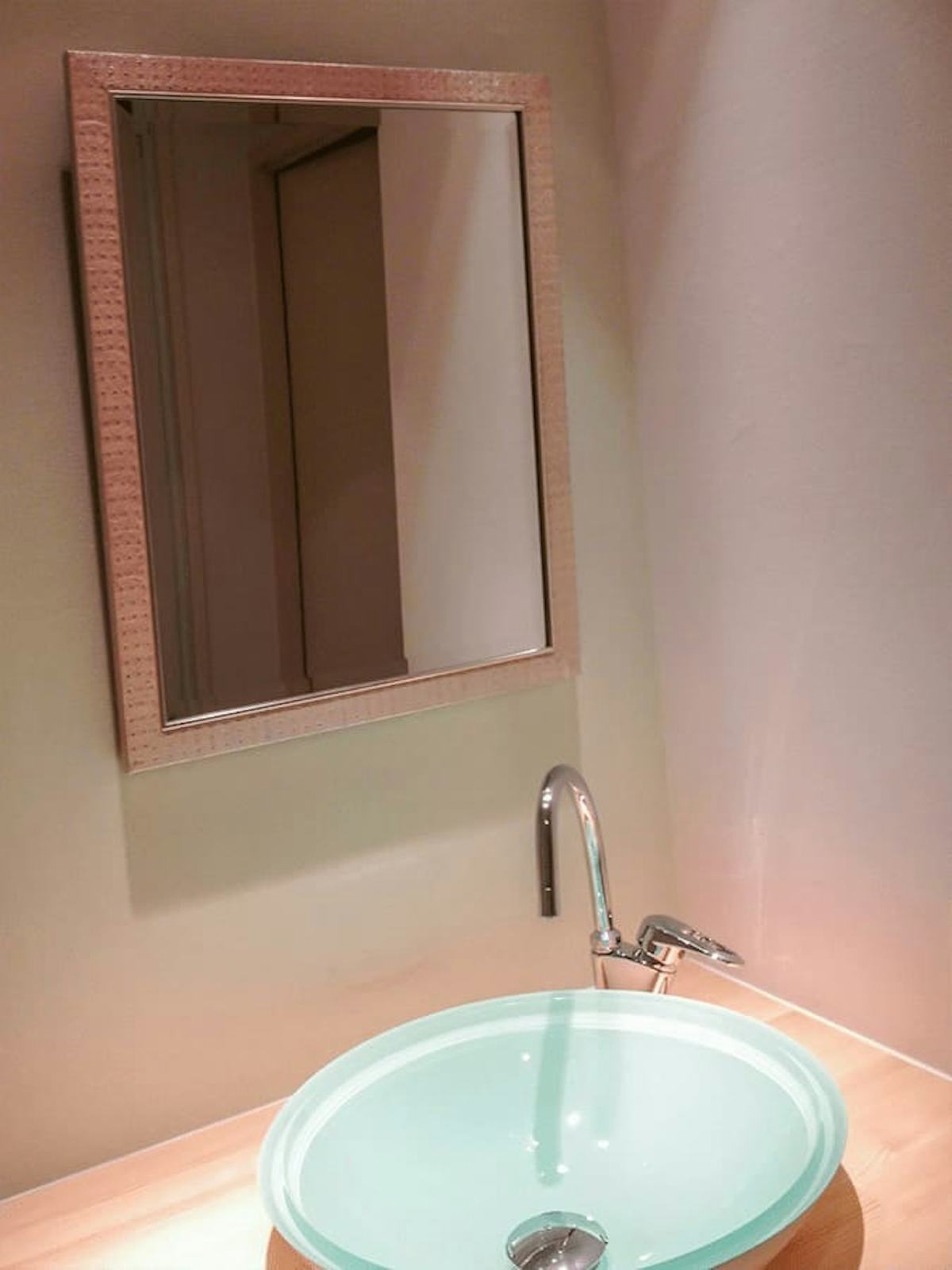 洗面所に使用したアンティークミラー