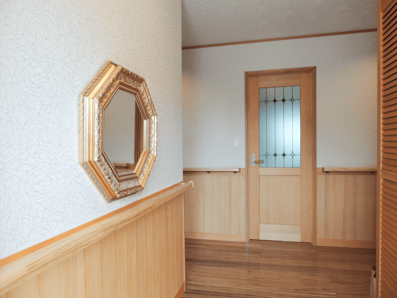 ゴージャスな装飾鏡に！「バロック調ミラーシリーズ 70-6702」を使用した事例