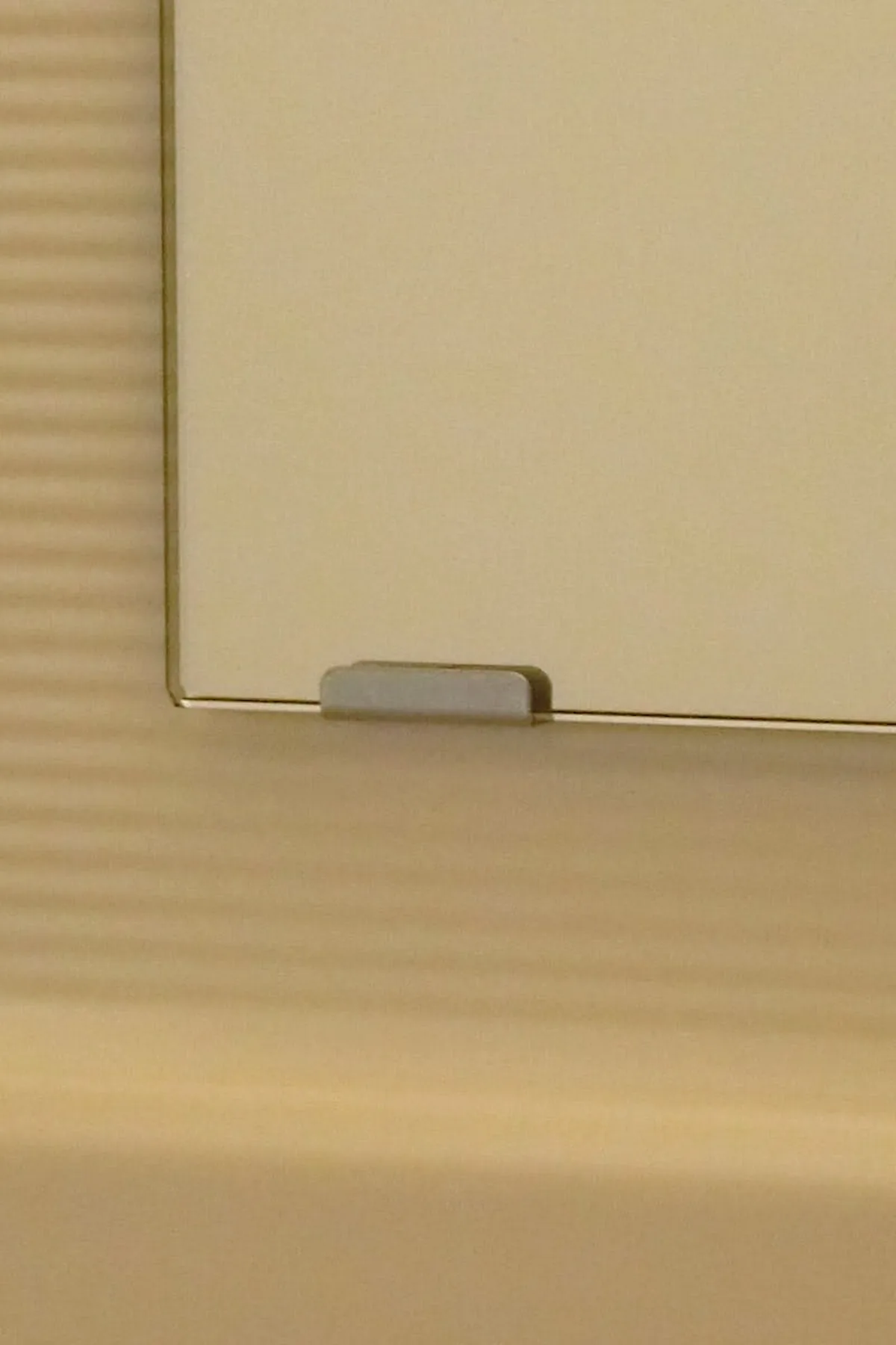 ご自身で縦長の浴室鏡を防湿ミラーHGに交換／O様(2)