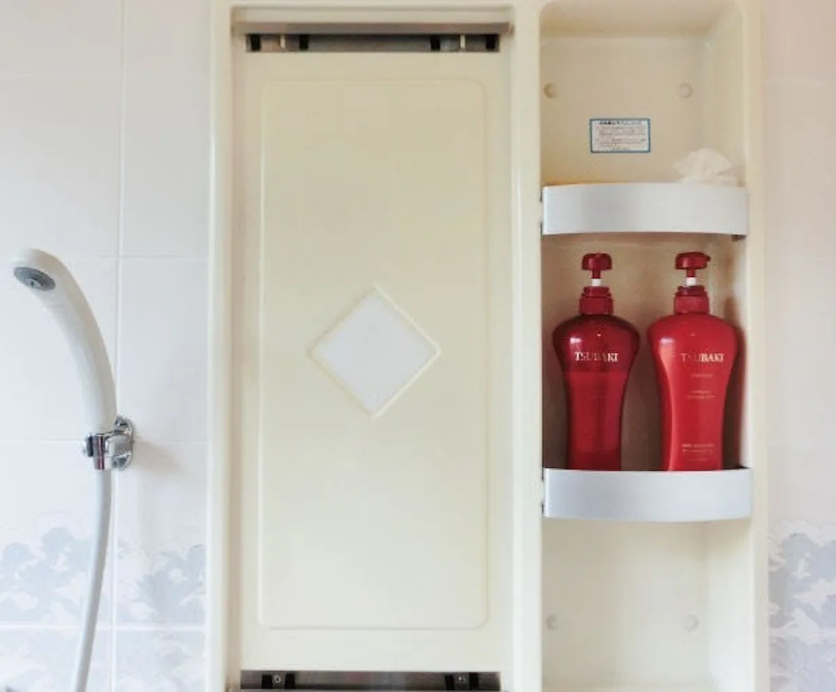 浴室鏡を防湿ミラーHGに交換 フレームにレール状の金具／B様(1)