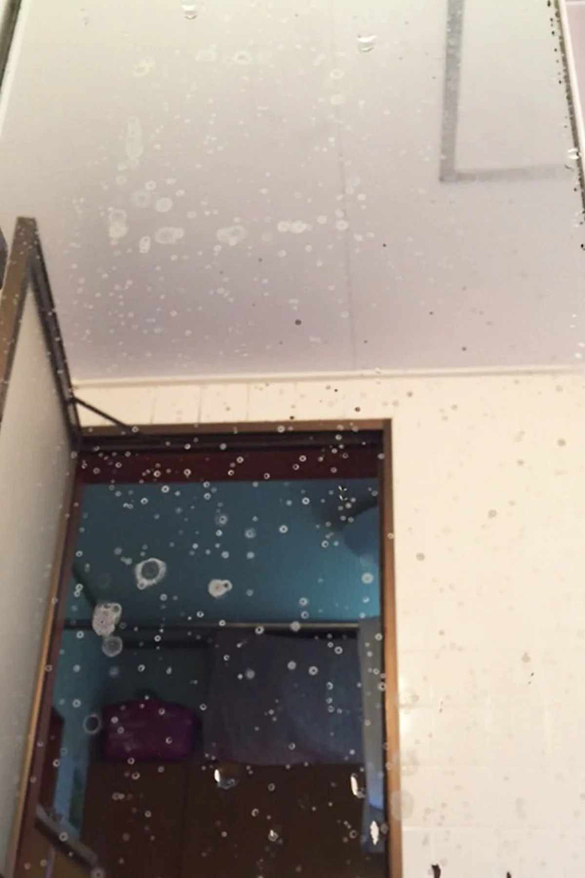 棚付きの縦長の浴室鏡を防湿ミラーHGに交換／A様 - 交換前(2)