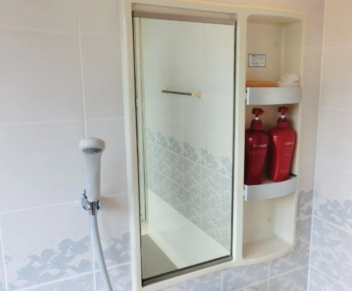 浴室鏡を防湿ミラーHGに交換 フレームにレール状の金具／B様(2)