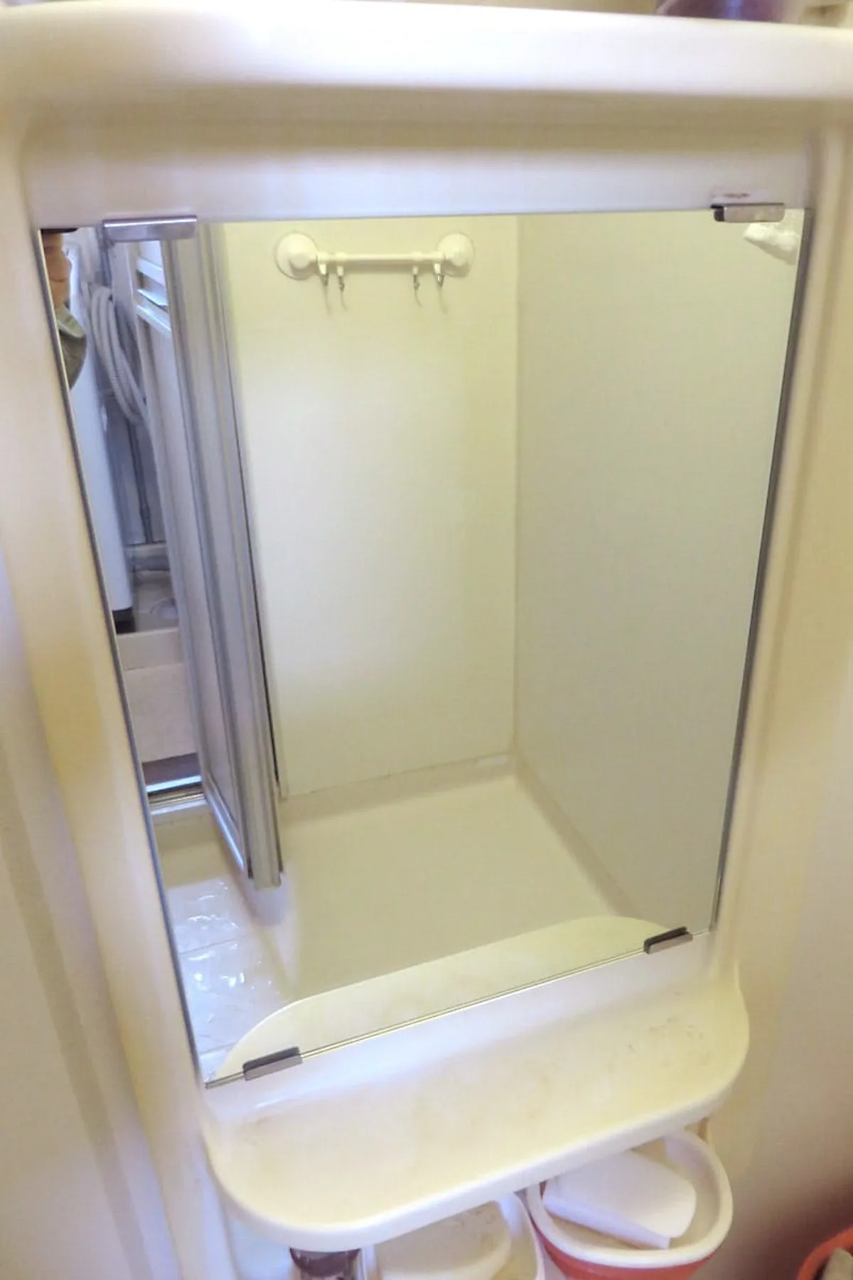 黒サビの腐食が激しい縦長の浴室鏡を防湿ミラーHGに交換／Y様 - 交換後