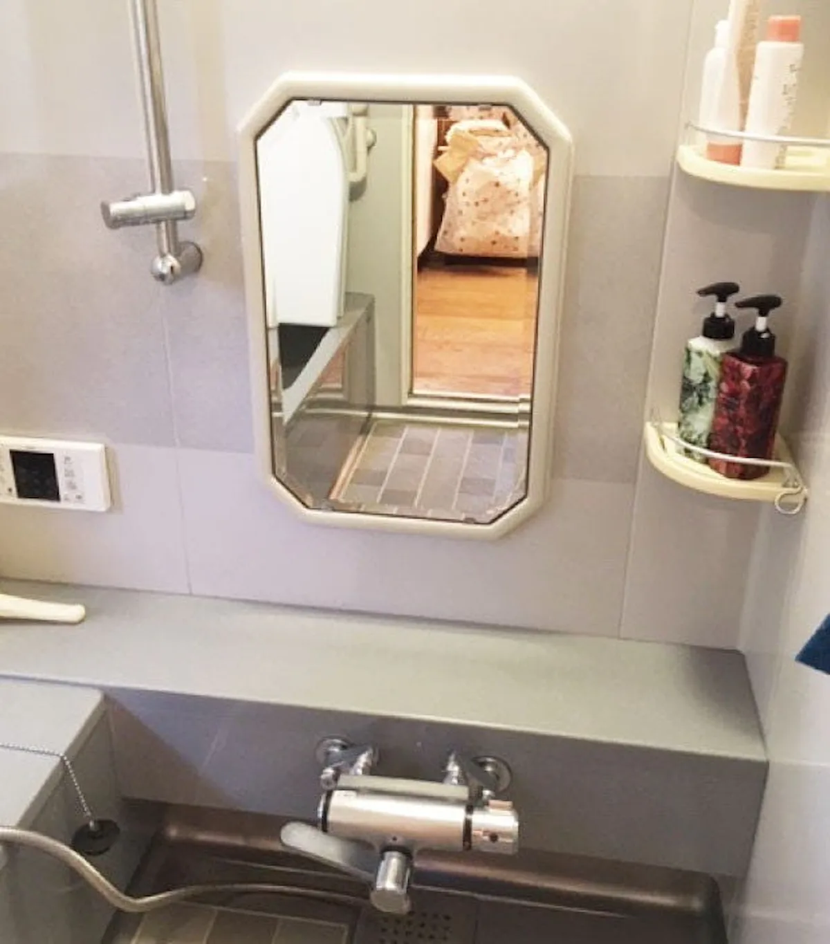 フレームについた八角形 浴室鏡を防湿ミラーHGに交換／S様 - 交換後