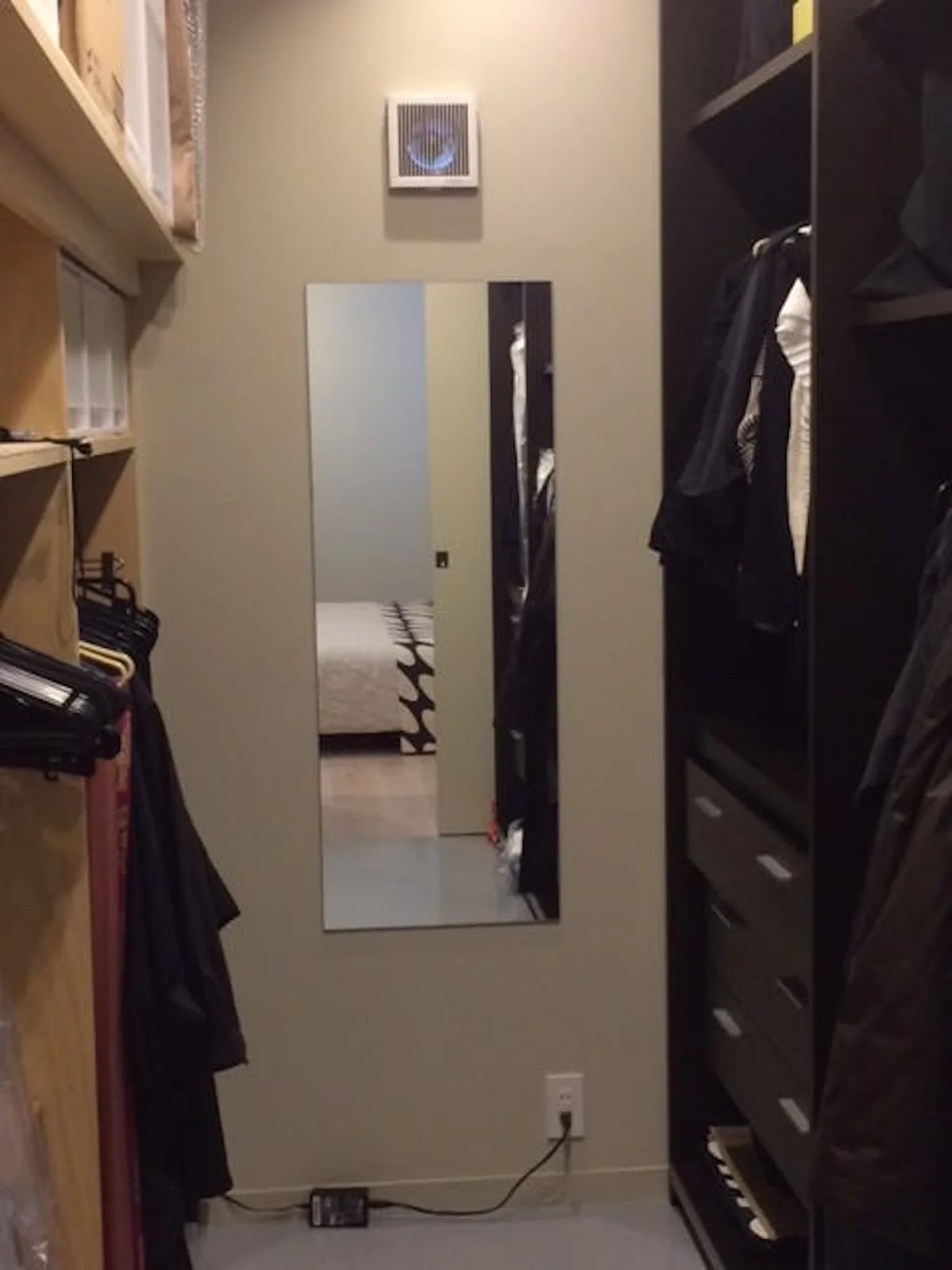 ウォークインクローゼットの鏡を当店で施工／D様