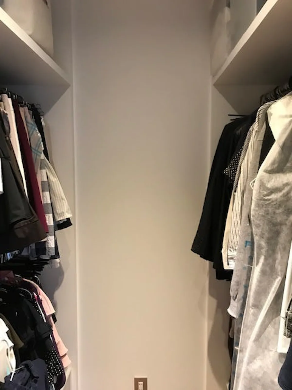 ウォークインクローゼットに縦長鏡を設置／Y様 - 鏡の設置前