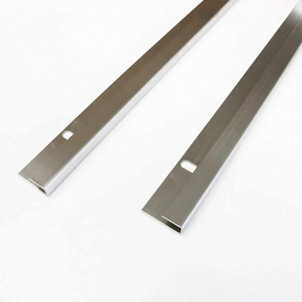 美容室の鏡の取付部材 - ステンレス鏡受け(片長チャンネル)