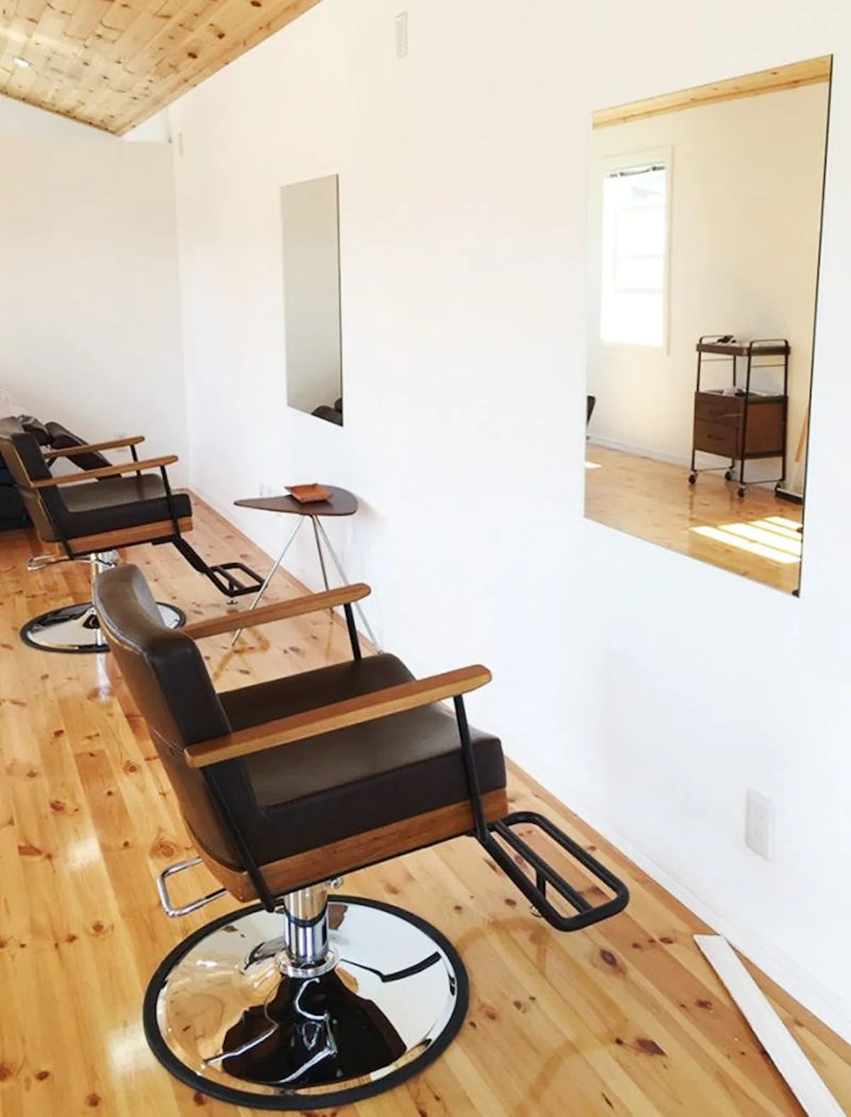 美容室に取り付けた枠なし「ガラスミラー」／K様