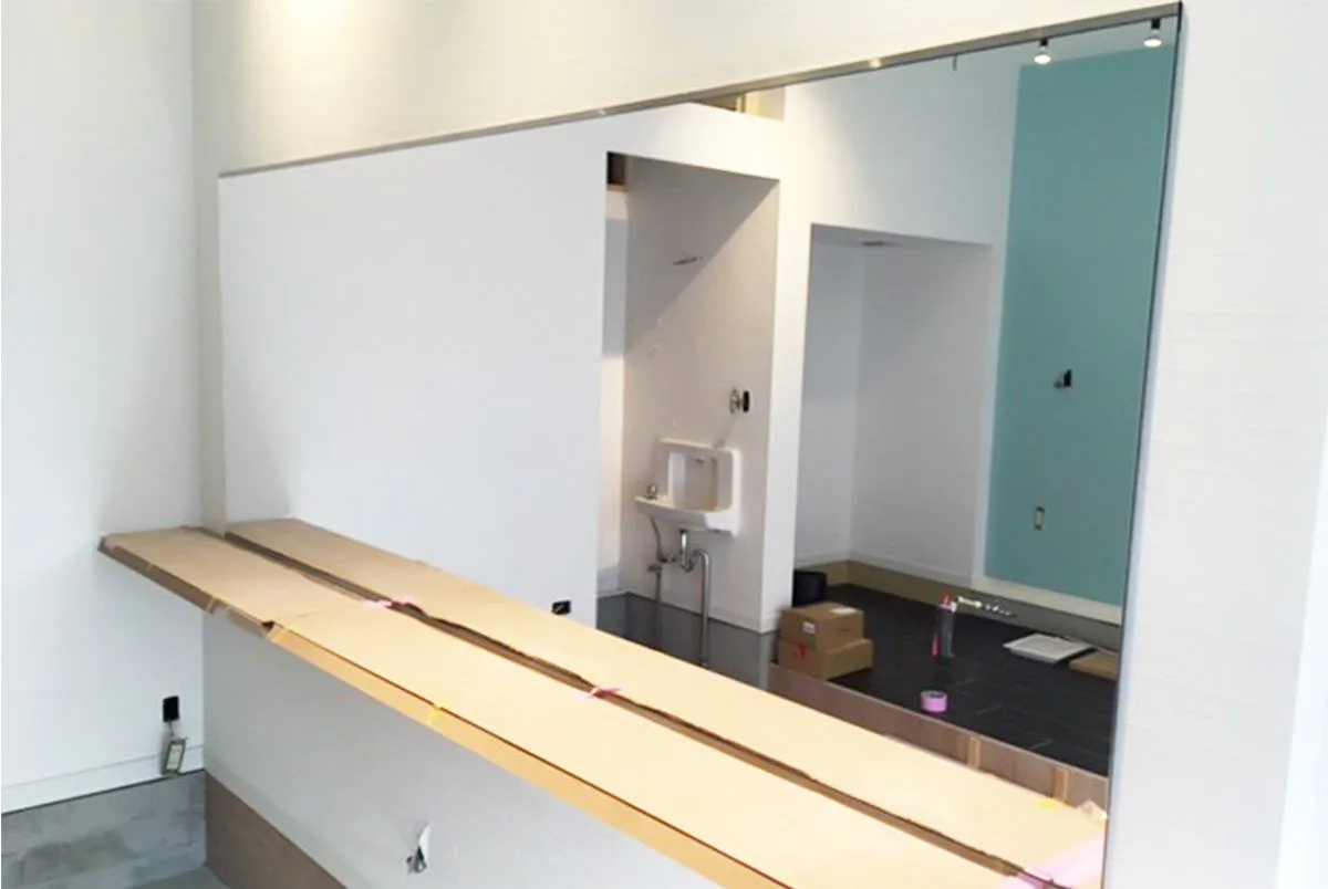 美容室に取り付けた「高透過ミラー」／F様