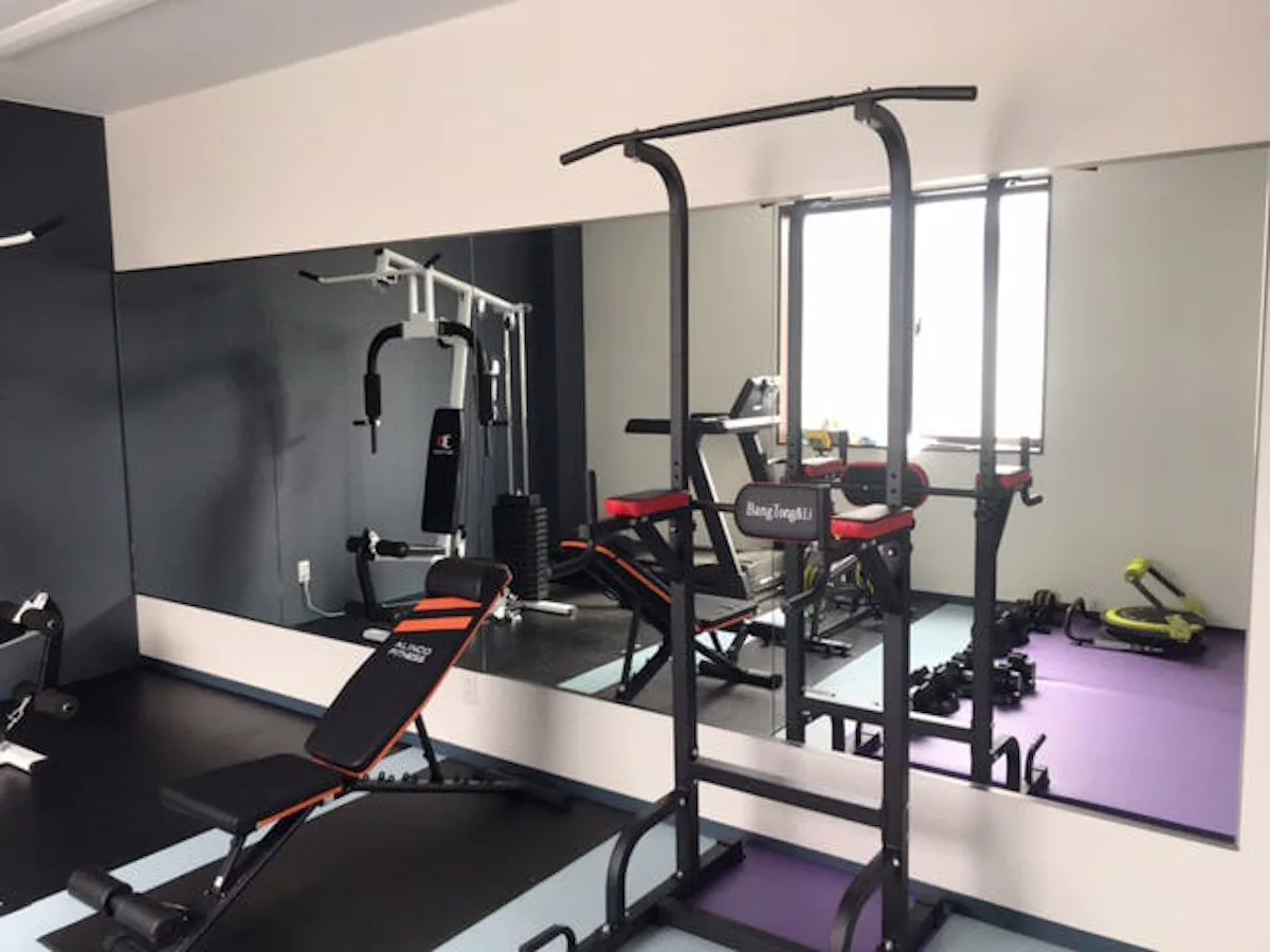 スポーツクラブ用の全身鏡(1)